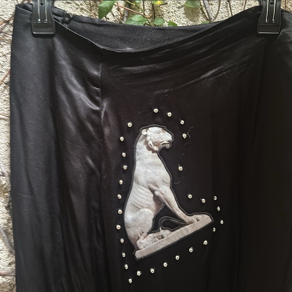 Mukzin Charming Slim Fit Skirt - Picture 3 of 9